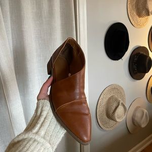 Universal Thread Shoes